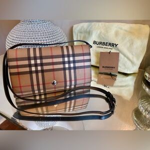 - SOLD! - AUTHENTIC BURBERRY CROSSBODY